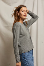 Load image into Gallery viewer, Axel crew Long Sleeve Tee - Heather Grey