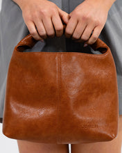 Load image into Gallery viewer, Linton Crossbody Large - Tan Pebble
