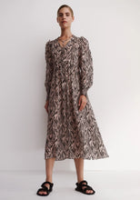 Load image into Gallery viewer, Everley Shirred Dress - Print