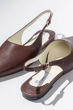 Load image into Gallery viewer, Settle Sling Back - Currant Leather