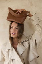Load image into Gallery viewer, Leyton Crossbody - Tan Saffino
