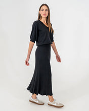 Load image into Gallery viewer, Evita Short Sleeve  Knit - Black