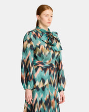 Load image into Gallery viewer, Kitty Blouse Exclusive seasonal print - Haze