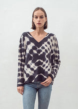 Load image into Gallery viewer, N.29 Cashmere blend Oversized V Neck - White Lines