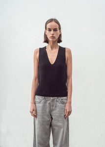 N.35  Cashmere Low V Tank - Black