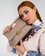 Load image into Gallery viewer, Payton Handbag - Fawn