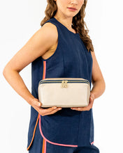 Load image into Gallery viewer, Washbag - Gold PU
