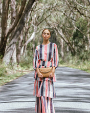 Load image into Gallery viewer, Samantha Crossbody - Vintage Tan